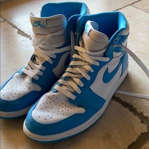 Nike Air Jordan 1 Retro UNC Authentic